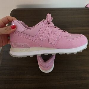 New Balance Women's Light Pink Sneakers